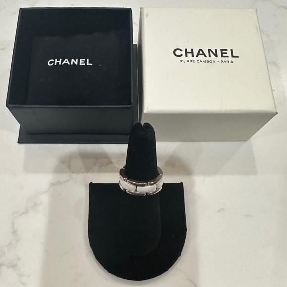 Chanel white ceramic and white gold Ultra ring. Size 6. - Picture 1 of 3